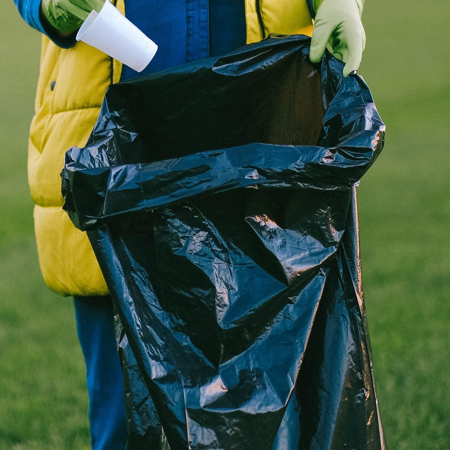 22x33x46 Inches Heavy Duty Black Bin Bags Strong Leak Proof Commercial bin Liners Refuse Sacks (Pack of 100)